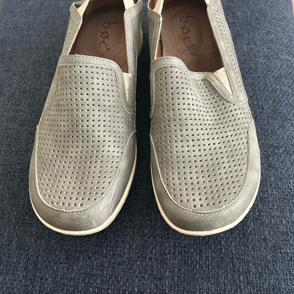B.O.C Women’s Georgia II Slip-On Loafer Flextra Comfort, Grey Nubuck, 10M